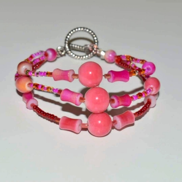 Handmade Red Beaded Bracelet - Picture 1 of 2